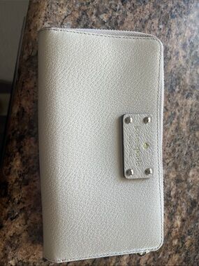 Authentic Kate  spade Ivory Leather Zip Wallet